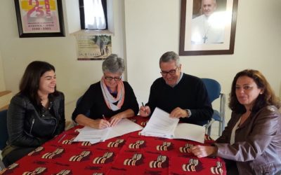 Convenio de colaboración entre Cáritas Diocesana y Siloé para la puesta en marcha del proyecto «Costurar, cantar e viver»